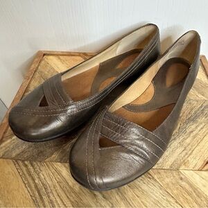 Clark’s Artisan Bronze‎ Leather Flat, Women’s Size 8.5